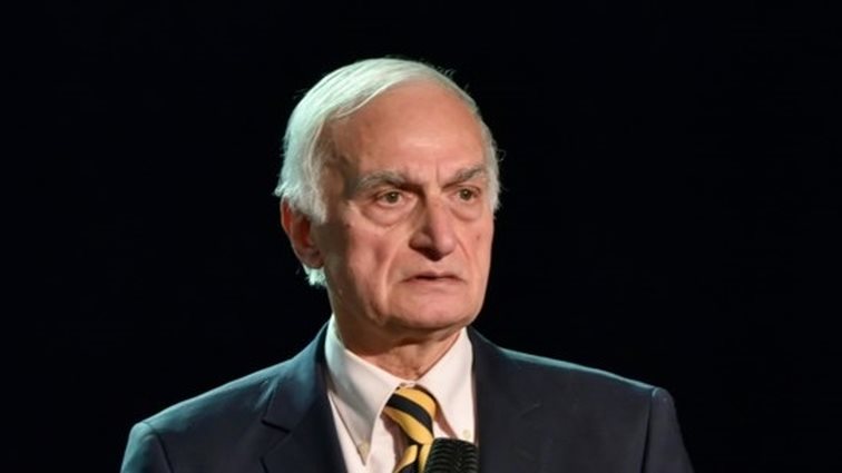 Διασωληνώθηκε ο Μανώλης Μαυρομμάτης: Από ξεχασμένη κατσαρόλα η φωτιά στο σπίτι του - Σε σοβαρή κατάσταση και η σύζυγός του