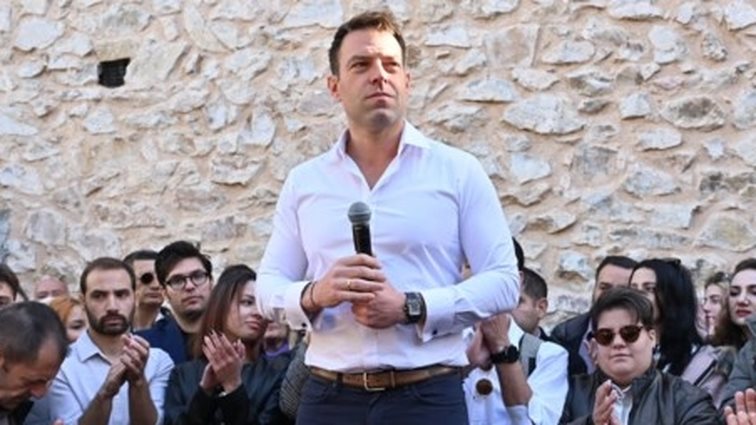 To επικό σαρδάμ του Στέφανου Κασσελάκη την ώρα της ανακοίνωσης του νέου κόμματος: "Τι είπα ο ηλίθιος"