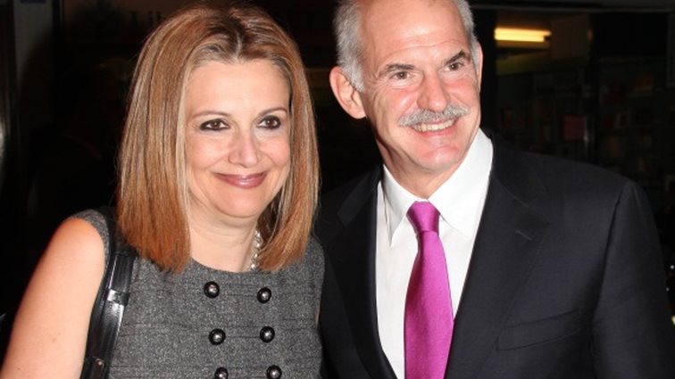 35 χρόνια πριν: Η Άντα Παπανδρέου νύφη με δαντελένιο νυφικό