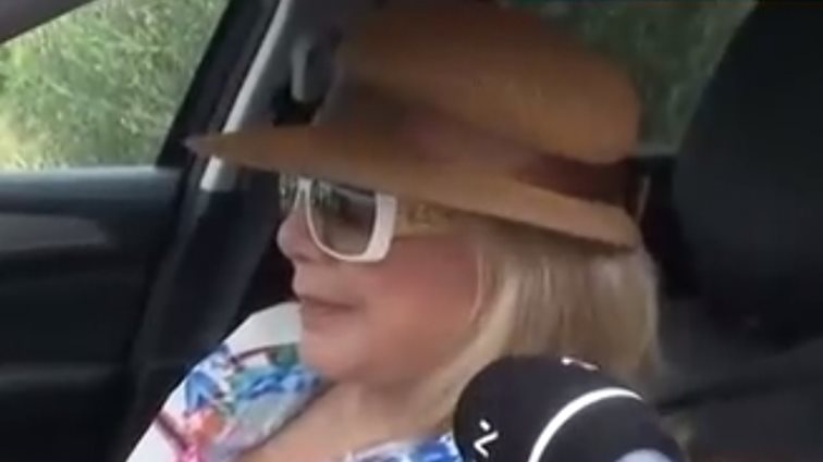 Η αντίδραση της Λίτσας Πατέρα όταν ρωτήθηκε για τη σχέση του Γιώργου Λιάγκα με τη Μαρία Αντωνά: &quot;Ο έρωτας καλά κρατεί...&quot;