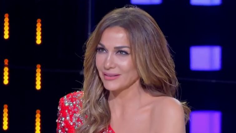 Δέσποινα Βανδή: &quot;Δεν μπορεί κανείς να πάρει τα μάτια του από πάνω σου&quot; - Σε ποια διαγωνιζόμενη το είπε;