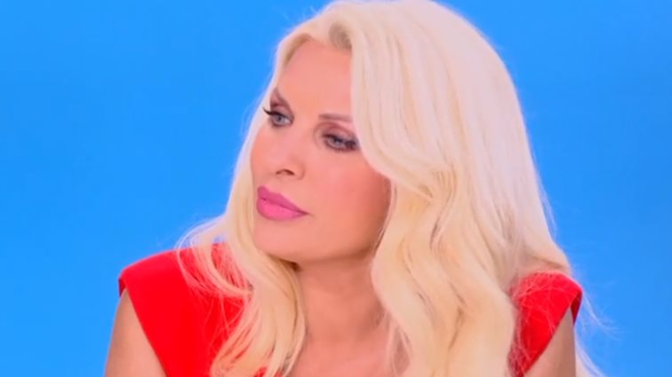 Η Ελένη Μενεγάκη για το τριήμερο στην Άνδρο: &quot;Καλά δεν ντρέπεσαι;&quot; σκεφτόμουν