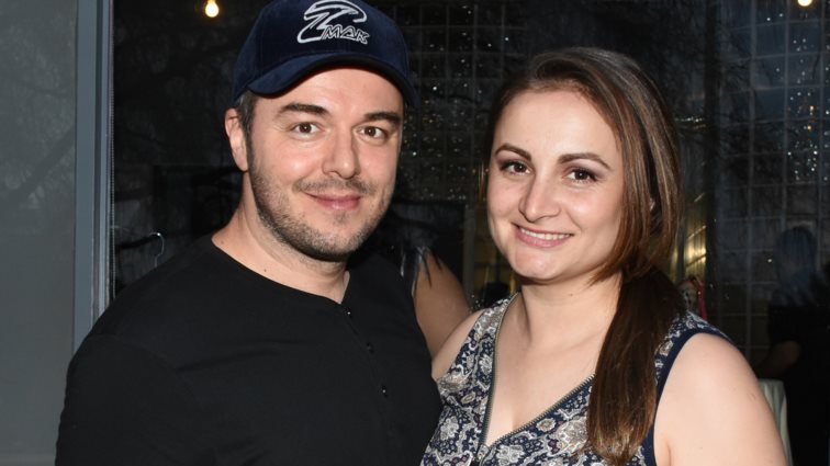 Οι πρώτες φωτογραφίες από τις διακοπές του Πέτρου Πολυχρονίδη με τη σύζυγό του, Κατερίνα