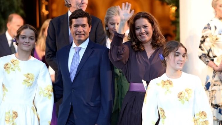 Επέτειος γάμου και γενέθλια για την Αλεξία: Η ζωή στο "Νησί της Αιώνιας Άνοιξης" με τον σύζυγο και τα 4 παιδιά τους