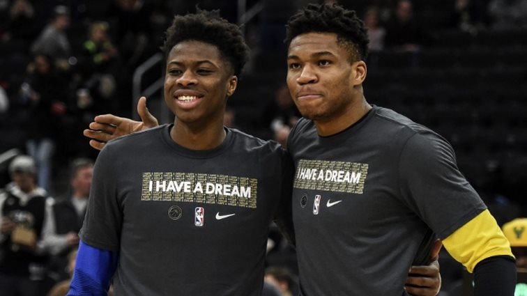 Ο Γιάννης Αντετοκούνμπο πανηγύρισε τη νίκη του Παναθηναϊκού μαζί με τον αδερφό του, Κώστα