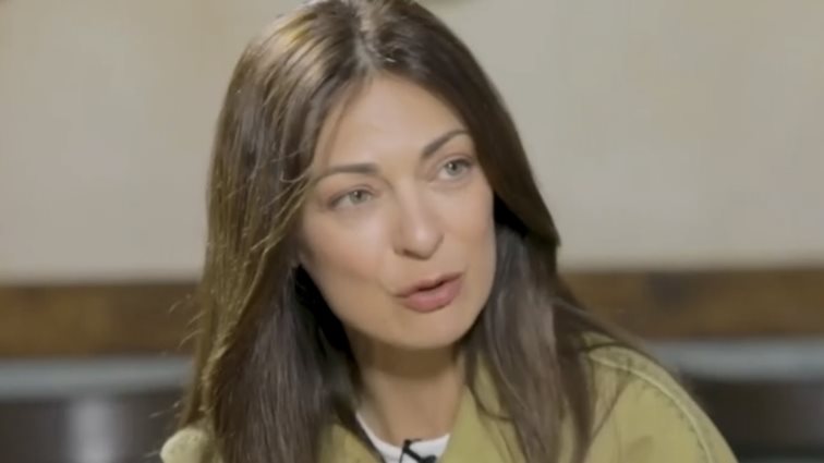 Έμιλυ Κολιανδρή: &quot;Ήταν δύσκολη η συνεργασία μου μαζί του - Σκέφτομαι αν εμπίπτει στα όρια της κακοποίησης&quot;