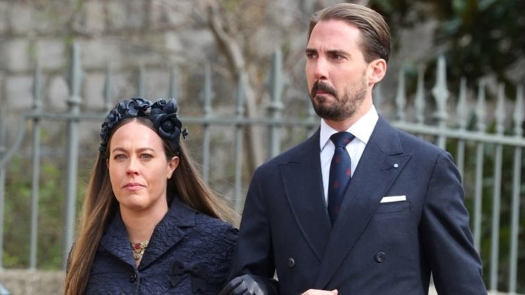 Φίλιππος - Νίνα Φλορ: Φουλ ερωτευμένοι μας εύχονται για τις γιορτές - Η κάρτα του ζεύγους και τα βλέμματα αγάπης