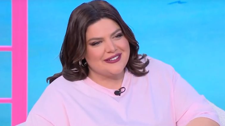 Δανάη Μπάρκα: "Είμαι πολύ κοντά στη φάση να κάνω μπλοκ τη μητέρα μου!"