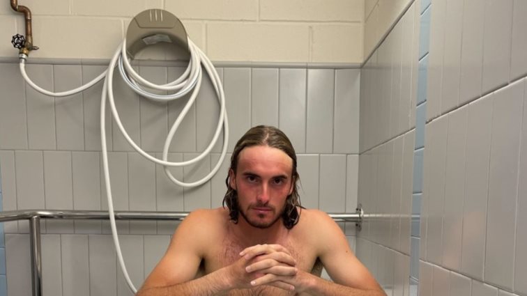 Στέφανος Τσιτσιπάς: Μπήκε σε μπανιέρα με πάγο μετά την... ψυχρολουσία στο Σινσινάτι [εικόνα]