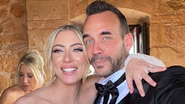 Πάνος Μουζουράκης &amp; Μαριλού Κόζαρη βάφτισαν την κόρη τους