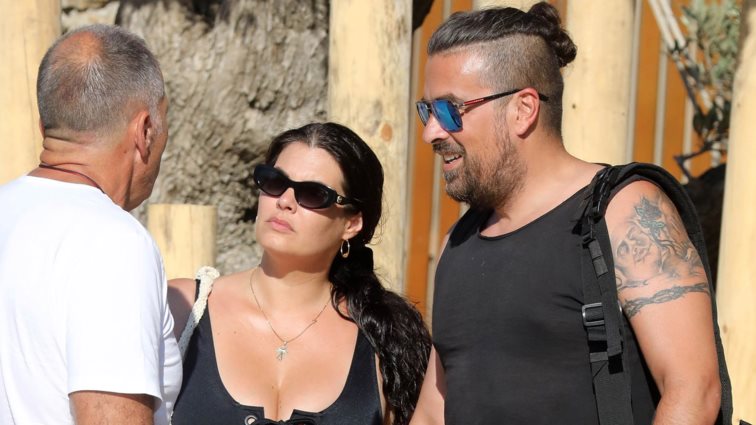 Κοινές διακοπές για τη Μαρία Κορινθίου &amp; τον Γιάννη Αϊβάζη μετά το διαζύγιο - Οι φωτογραφίες που τους "πρόδωσαν"