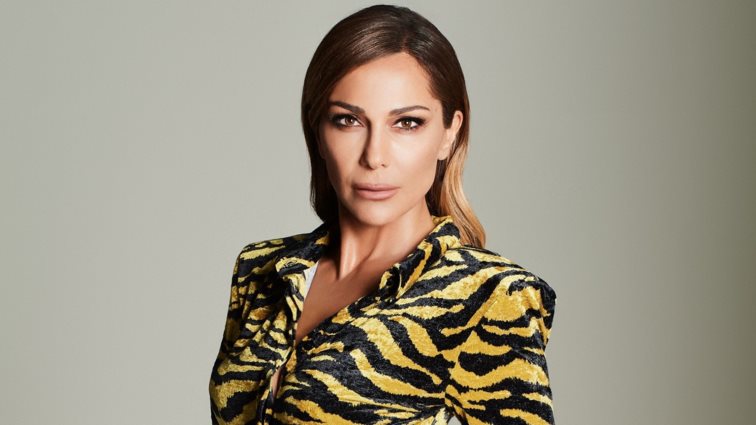 Η Δέσποινα Βανδή είναι μία από εμάς | Στο ρεπό της τρώει junk food