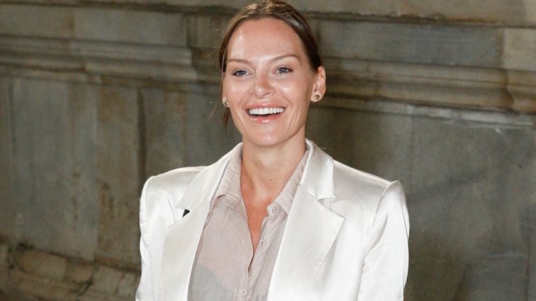 Η Υβόννη Μπόσνιακ μπήκε ξανά στη minimal κουζίνα της | Η συνταγή που ετοίμασε