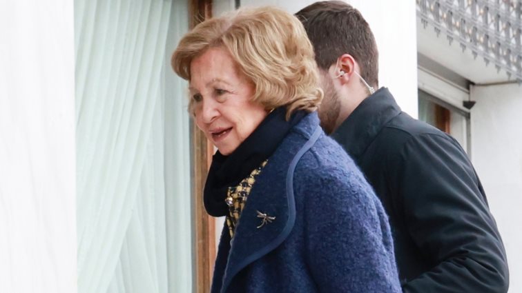 Η βασίλισσα Σοφία ξέχασε το πρωτόκολλο στο ταξίδι της στην Ελλάδα