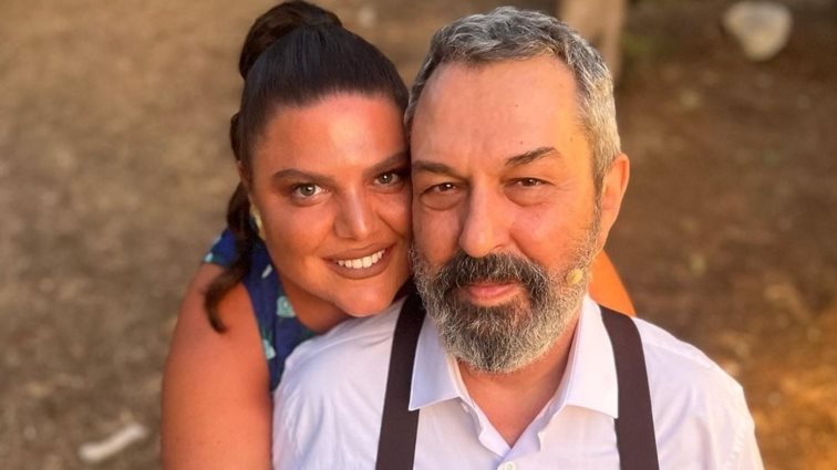 Η φωτογραφία του Χρήστου Χατζηπαναγιώτη μέσα από το νοσοκομείο με την Δανάη Μπάρκα