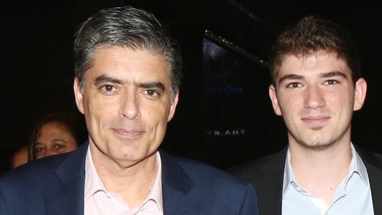 Ο Λάμπης Ευαγγελάτος αποφοίτησε από το πανεπιστήμιο | Οι φωτογραφίες της Ζέτας Θεοδωρακοπούλου