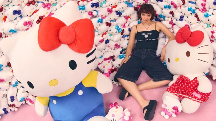 Hello Kitty Χ Bershka: μια αποκλειστική κολεξιόν σε στιλ blokette
