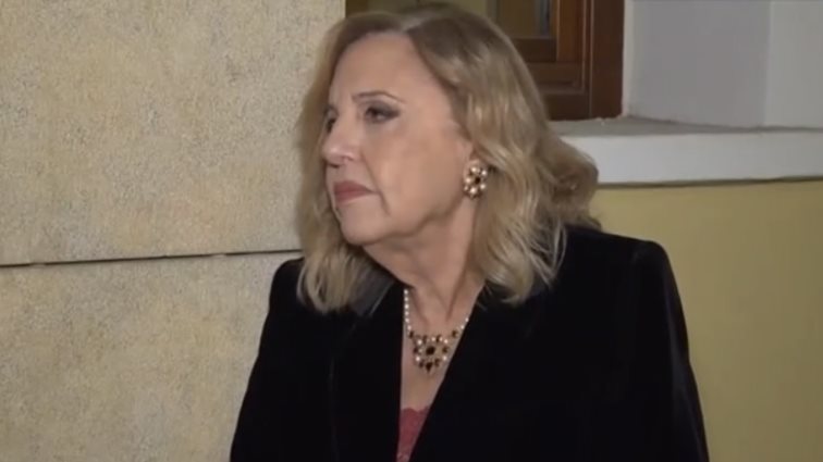 Λόλα Νταϊφά: "Είδα τα κλεμμένα σκουλαρίκια μου αξίας 600.000 ευρώ να πωλούνται σε τηλεοπτική εκπομπή"