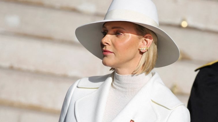 &quot;Πραγματικά απαίσιο φόρεμα&quot;: Οι εμφανίσεις της Σαρλίν με τη γοητεία της Γκρέις Κέλι και το look που απογοήτευσε