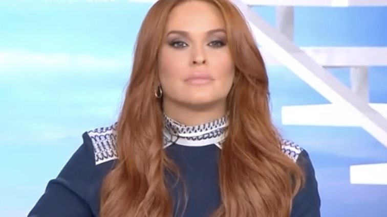 Σίσσυ Χρηστίδου: &quot;Έμαθα μετά τα 30 ότι με παρακολουθούσε - Έμπαινε πίσω από θάμνους μαζί με τον μπαμπά μου&quot;