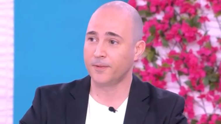 Ο Κωνσταντίνος Μπογδάνος απαντά στον Άγγελο Βουράκη για την απόλυση από τον ΣΚΑΪ: &quot;Υπερασπίζεται τον στάβλο του&quot;