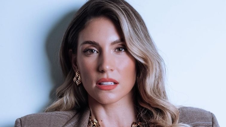 Η Αθηνά Οικονομάκου άλλαξε κούρεμα και δείχνει πιο χαρούμενη από ποτέ