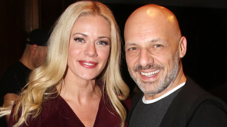 Βόλτα με σκάφος για τον Νίκο Μουτσινά &amp; τη Ζέτα Μακρυπούλια λίγο πριν από τις πρεμιέρες τους