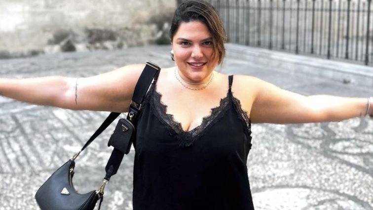 Νέες φωτογραφίες από το ταξίδι της Δανάης Μπάρκα στην Ισπανία - Κάνει ποδηλασία στη Βαλένθια