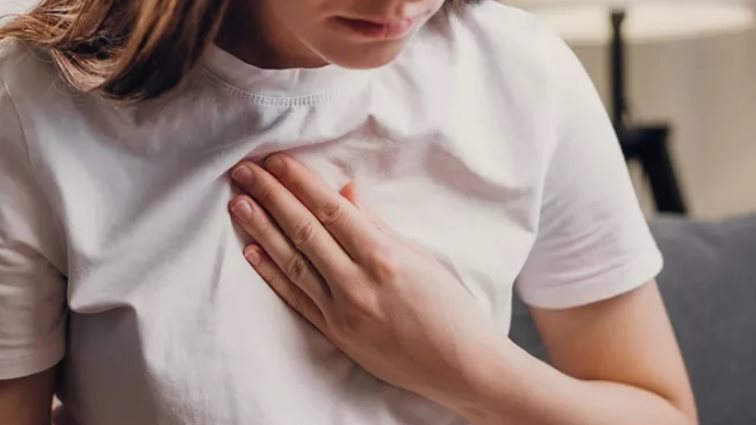 Τέλος στην καούρα μετά το φαγοπότι της Τσικνοπέμπτης: Το γιατροσόφι - hack που κάνει θαύματα