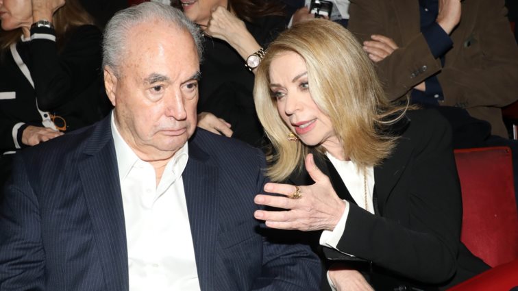 Οικογενειακή έξοδος στο θέατρο για την Έλλη Στάη - Με τον σύντροφό της και τον γιο της