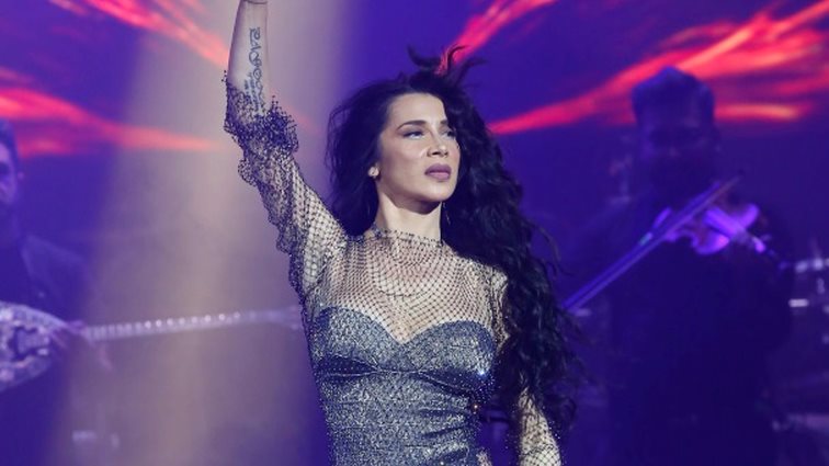 Ξέσπασε η Πάολα επί σκηνής για το λουκέτο στο νυχτερινό κέντρο που εμφανίζεται: "Όχι, γ@@ώ την π@@@άνα μου!"