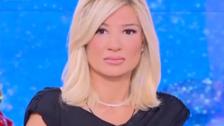 Φαίη Σκορδά: "Ντρέπομαι αυτή τη στιγμή που συζητάμε αυτό το θέμα"