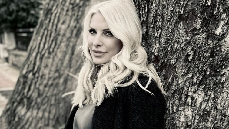 Η Ελένη Μενεγάκη ξανά στην χειμωνιάτικη Κηφισιά