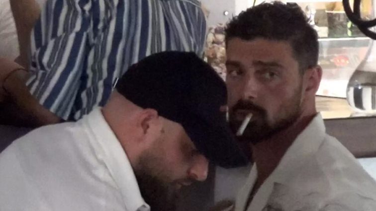 Ο Michele Morrone κάνει διακοπές στη Μύκονο και αναστατώνει τον γυναικείο πληθυσμό