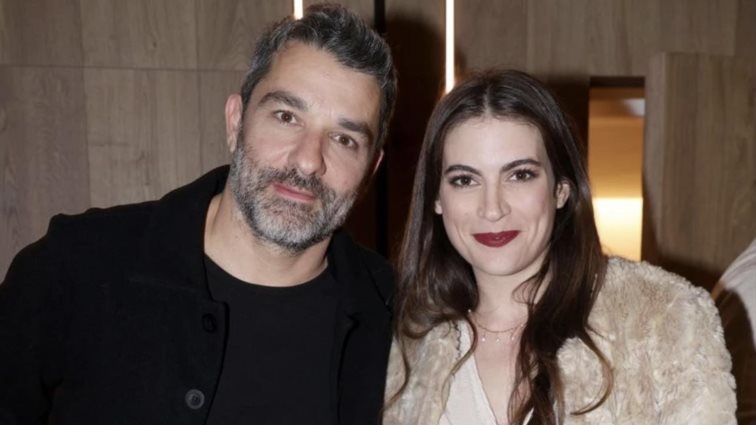 Το τρυφερό φιλί του Πέτρο Λαγούτη με την Μάρθα Λαμπίρη στο πάρτι των γενεθλίων του