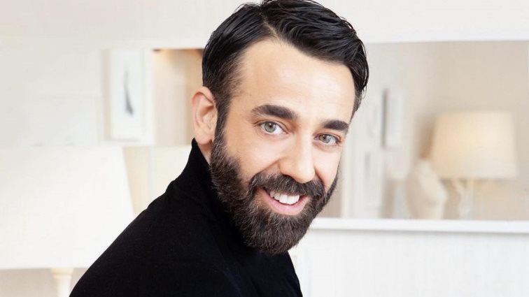 Γιάννης Λάσκος: &quot;Όταν οι δικοί μου έλειπαν, το έβγαζα και έφτιαχνα φορέματα για τις κούκλες της αδερφής μου&quot;