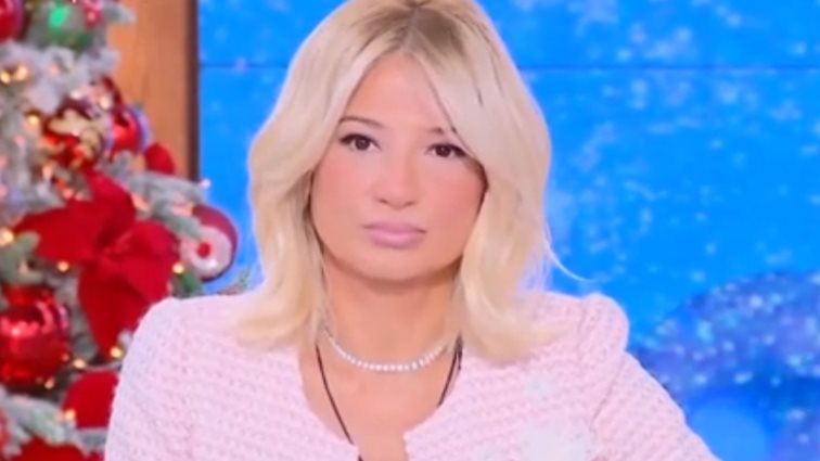 Ενοχλημένη η Φαίη Σκορδά: "Γλυκιά μου, αν δεν έχεις εικόνα, καλό είναι να μην απαντάς"
