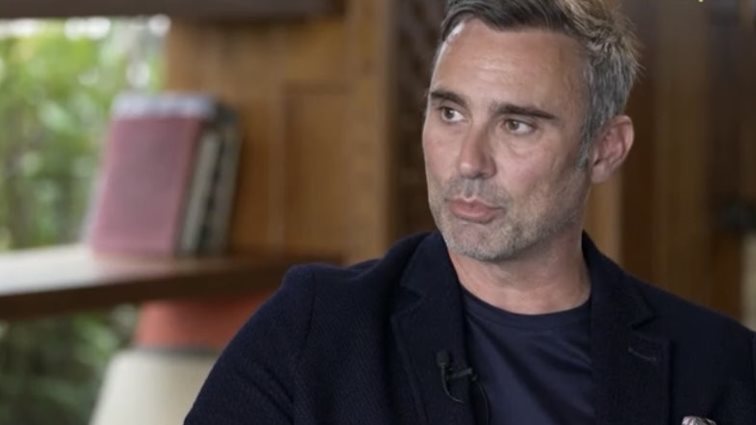 Γιώργος Καπουτζίδης: "Οι στρέιτ φίλοι μου χώρισαν από απιστία, δεν παντρεύτηκαν κάτι ομοφυλόφιλοι απέναντι και κλονίστηκε ο γάμος τους"