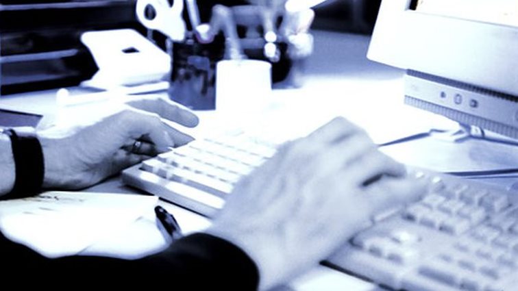 Γνωστή τραγουδίστρια εξομολογείται: &quot;Είχα περάσει revenge porn. Kάποιος διέρρευσε γυμνές φωτογραφίες μου στο διαδίκτυο&quot;