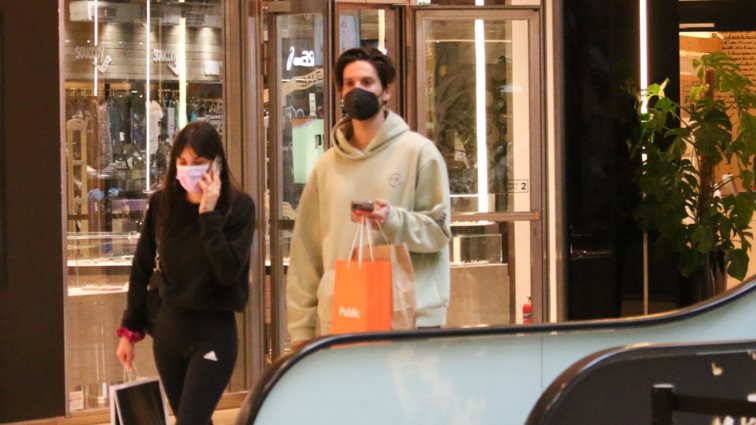 Ο Γιώργος Καράβας σε καθημερινές στιγμές με τη Ραφαέλα Ψαρρού