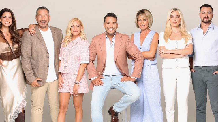 Ο Κώστας Τσουρός κάνει πρεμιέρα στον ΣΚΑΪ! Η επίσημη φωτογράφιση με τη νέα του ομάδα