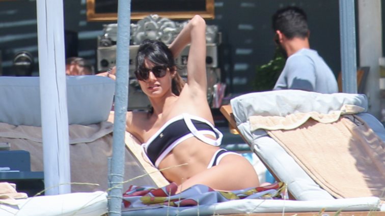 Ηλιάνα Παπαγεωργίου | Οι νέες φωτογραφίες από τις διακοπές στα Κουφονήσια με τον πρώην συζυγό της &amp; την Έλενα Χριστοπούλου