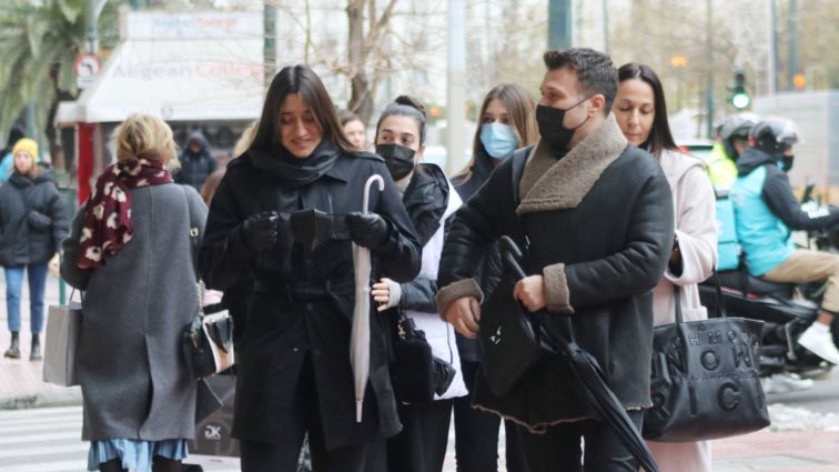 Ο Γιάννης Πλούταρχος με τη σύζυγο &amp; τις κόρες του σε σπάνια καθημερινά στιγμιότυπα