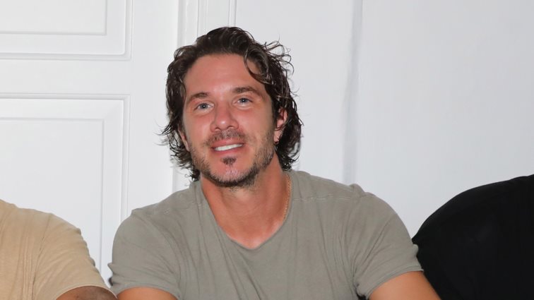 Νυχτοπερπατήματα στη Μύκονο για τον Νίκο Οικονομόπουλο