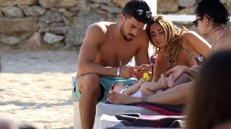 Eleonora Brunacci -Nathan Leone-Mariano Di Vaio στη Μύκονο R