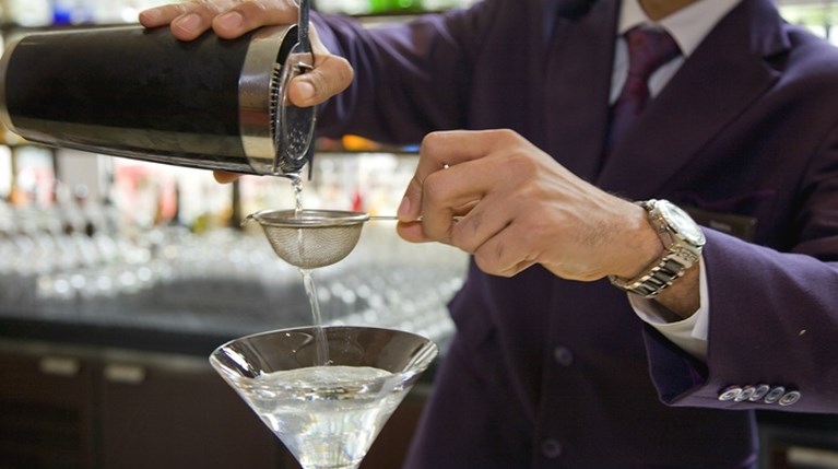 Τι έχεις να διδαχθείς για το martini από 5 ιστορικές προσωπικότητες