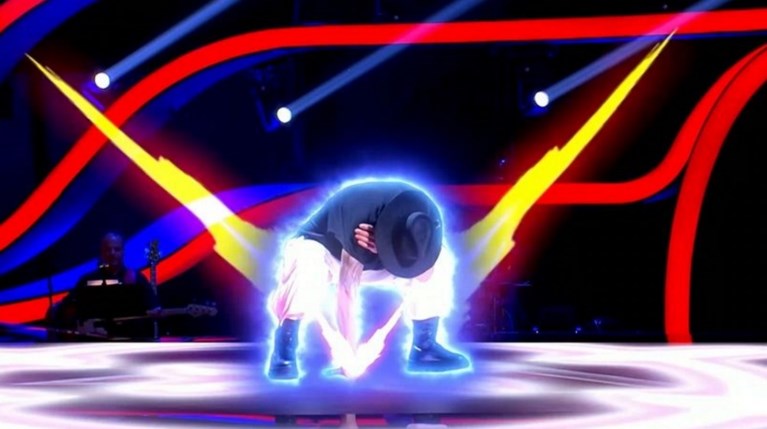 The Voice 2022 Παίκτης πανηγυρίζει αλά 'Μίλτος Τεντόγλου'