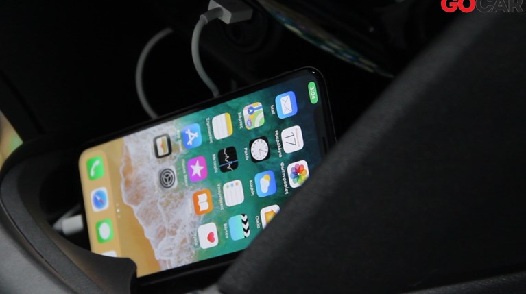 Όταν το Peugeot 208 συνάντησε το iPhone X (video) (4)
