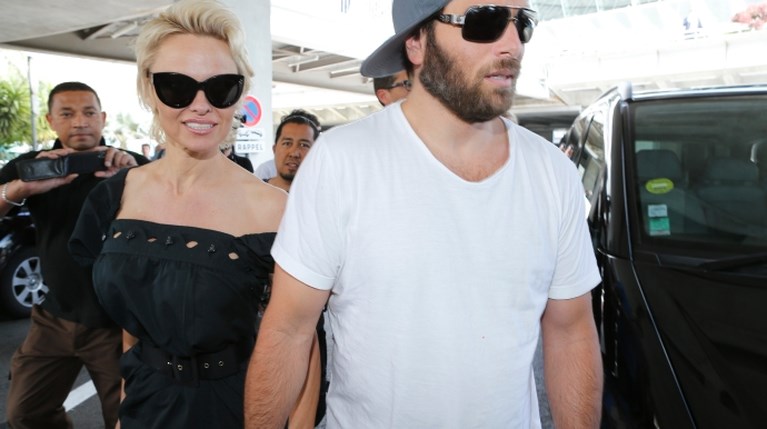 Πάμελα Άντερσον και Ρικ Σάλομον στο αεροδρόμιο της Νίκαιας - 67ο Φεστιβάλ Κινηματογράφου Καννών (2)