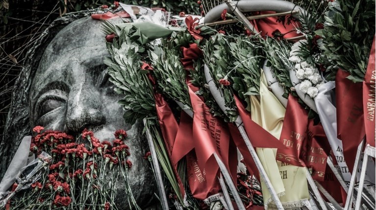 Σε ποιον ανήκει η διάσημη κεφαλή στο προαύλιο του Πολυτεχνείου